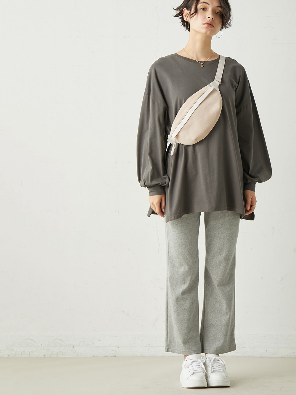 マタニティ パンツ|産後用 骨盤ベルト内蔵ストレートパンツ【出産後も長く使える】|グレー