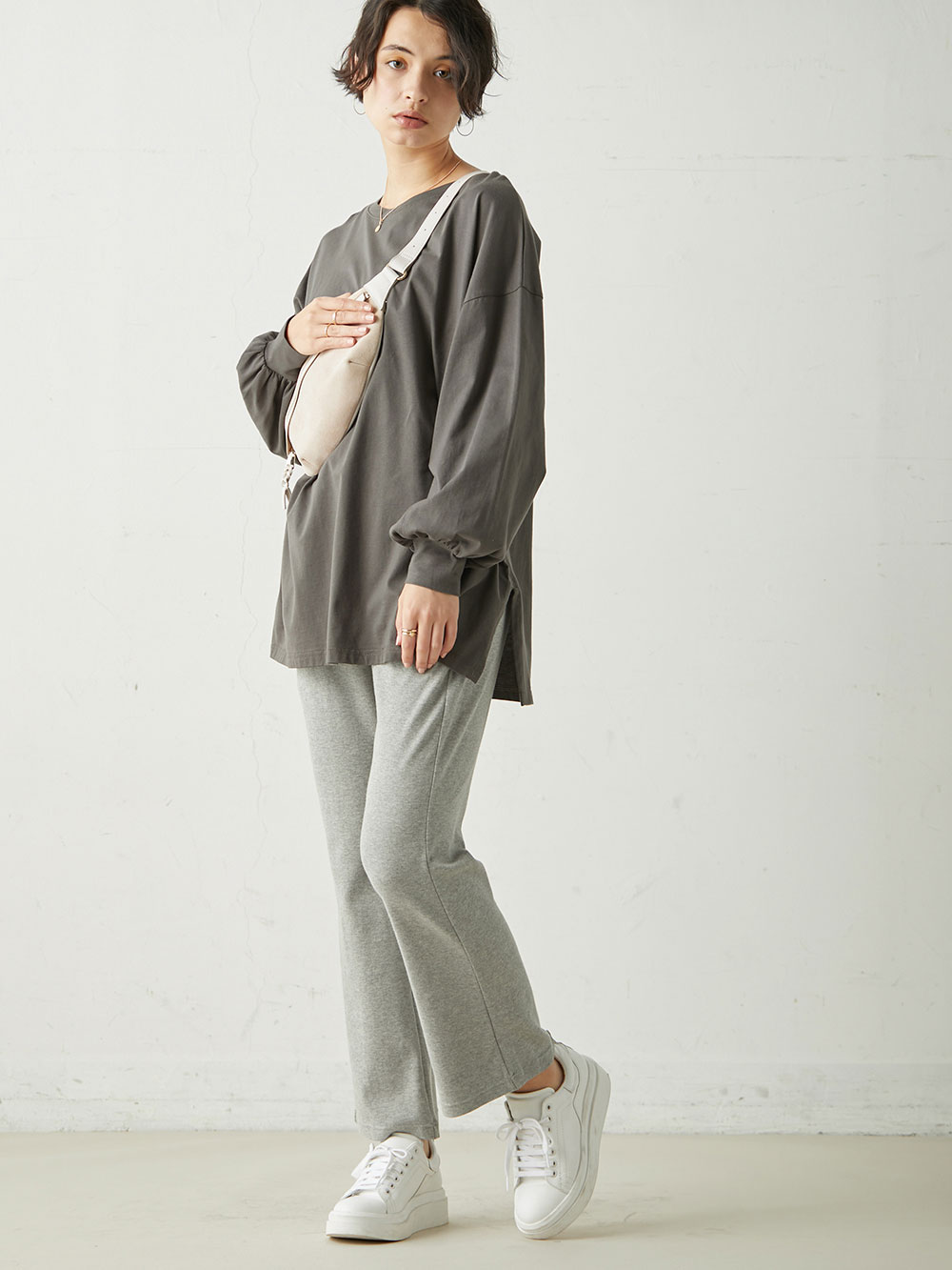 マタニティ パンツ|産後用 骨盤ベルト内蔵ストレートパンツ【出産後も長く使える】|グレー