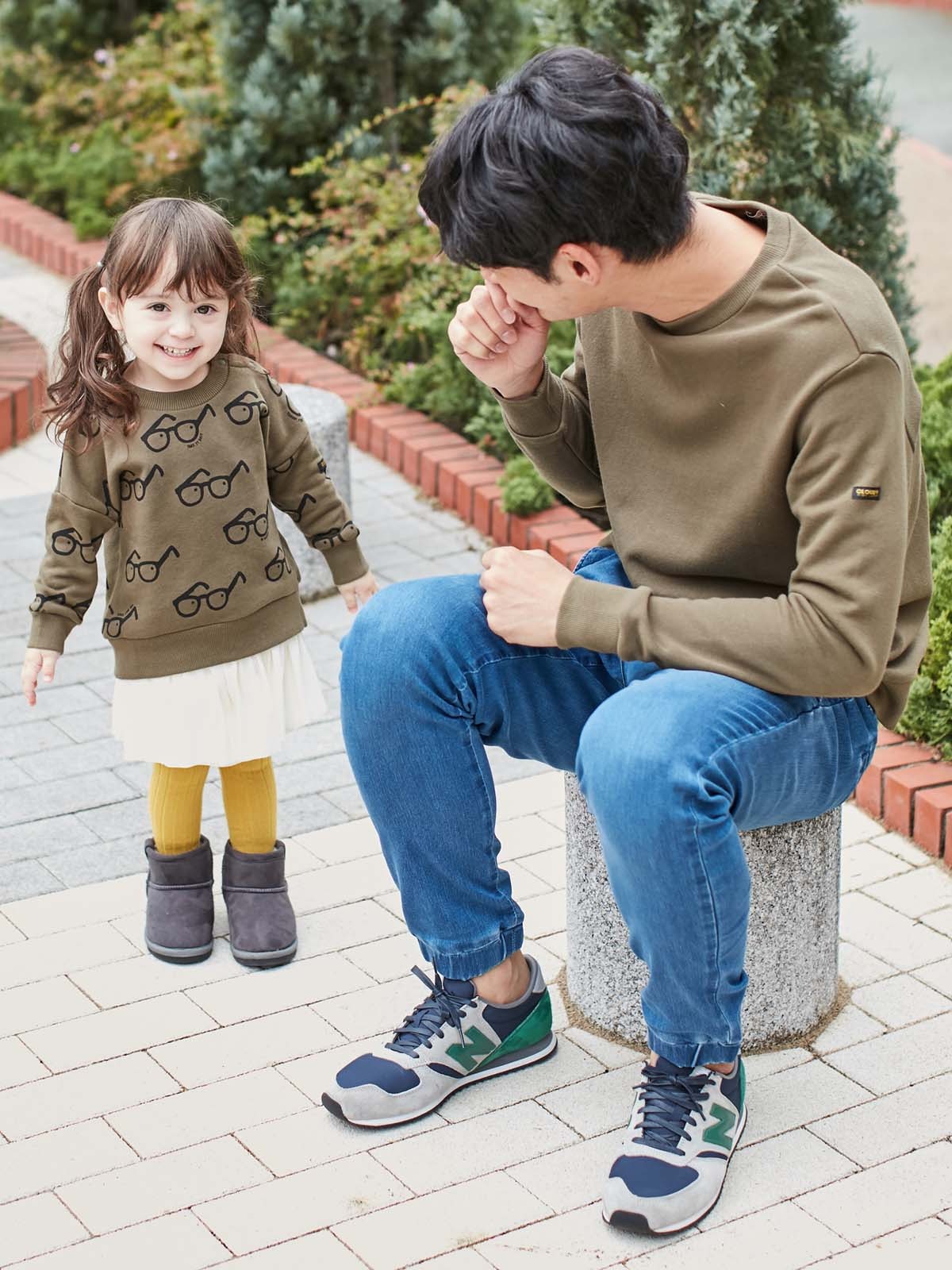 アウトレット|CLOUDY FINE LATER（クラウディファインレター）【親子コーデ可】ドロップショルダーメガネ柄トレーナー