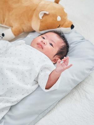 ベビーベッド・布団|【日本製】ANGELIEBEオリジナル  ママらく抱っこ布団