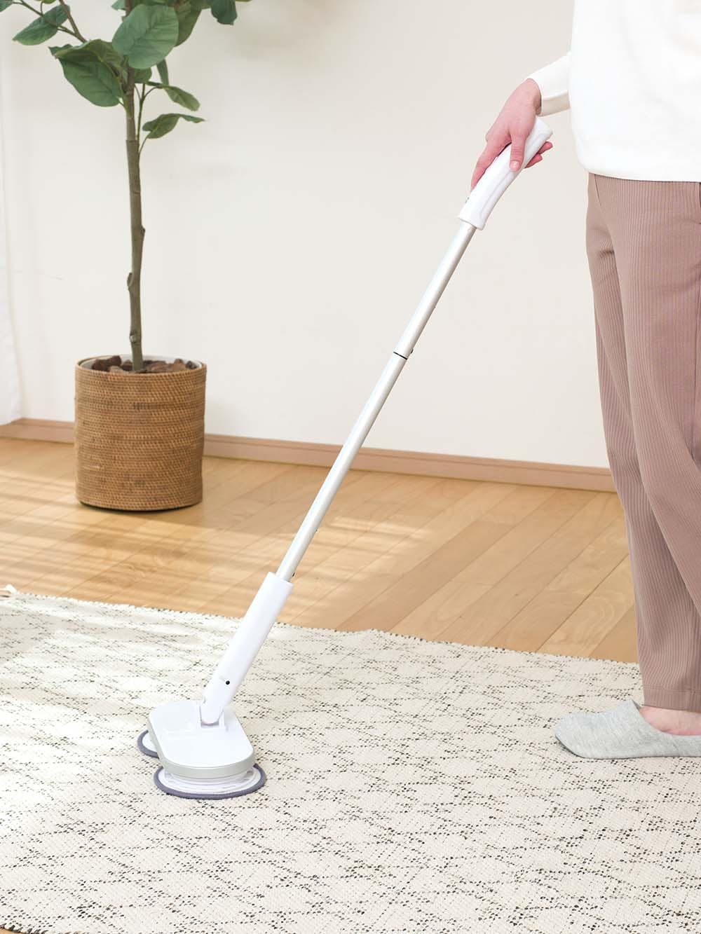 子育て便利家電|【限定品】コードレス回転モップクリーナーNeo+