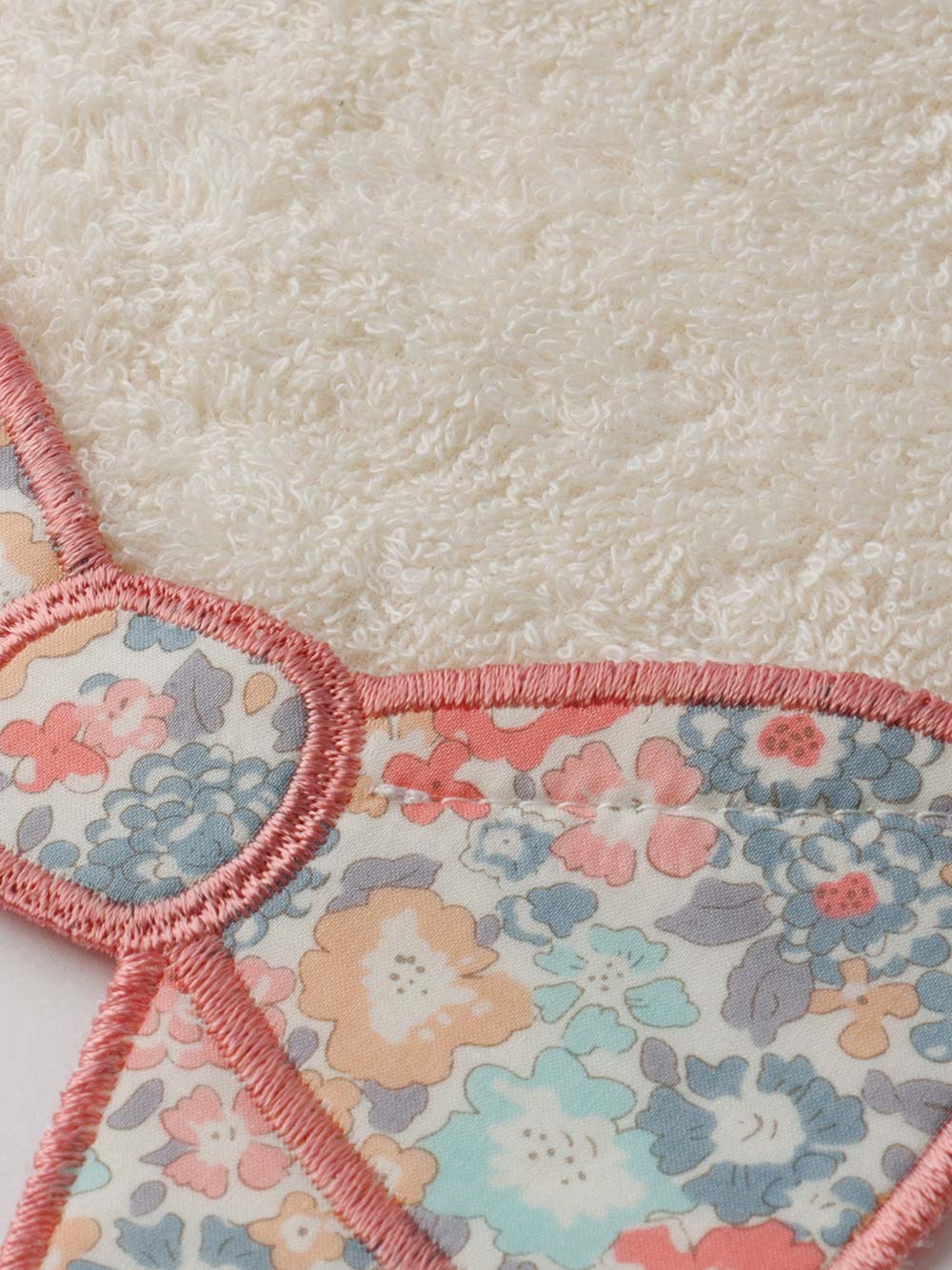 ベビー 小物|【日本製】リバティー小花柄リボンモチーフ汗取りタオル