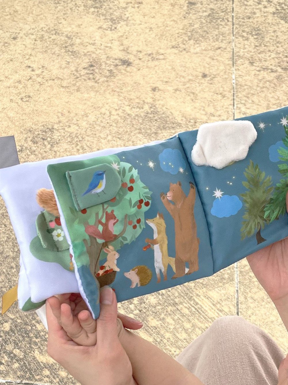 ベビーおもちゃ|【amanoppo】ふんわりえほん りすくんのさくらんぼ探し