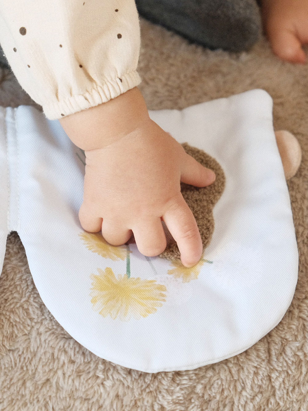 ベビーおもちゃ|【amanoppo】ぬのえほん いつでも花束をそばに