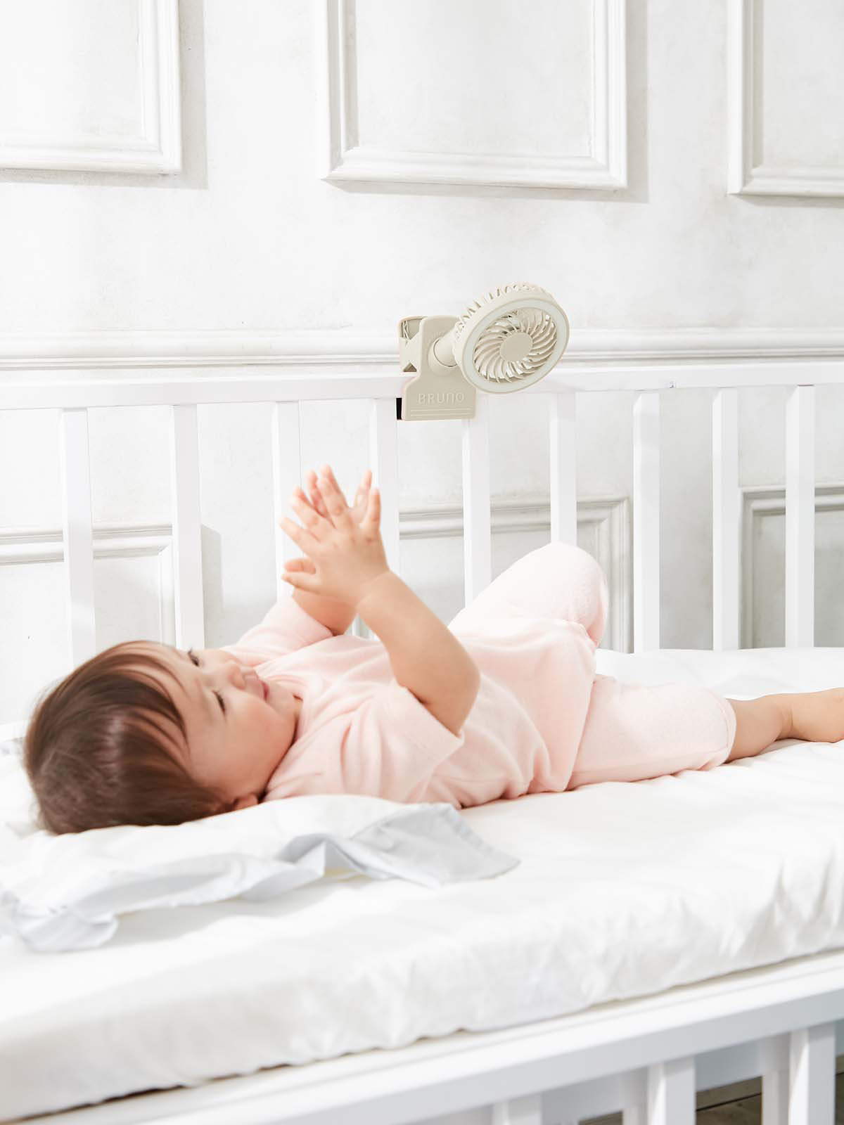 子育て便利家電|BRUNO(ブルーノ)ポータブルクリップライトファン|グレージュ