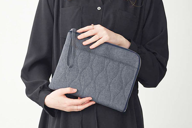 スリムで軽いペアレンツ母子手帳ケース