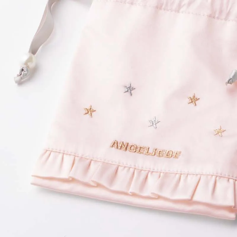 サテン地にきらめく星刺繍の巾着ポーチ