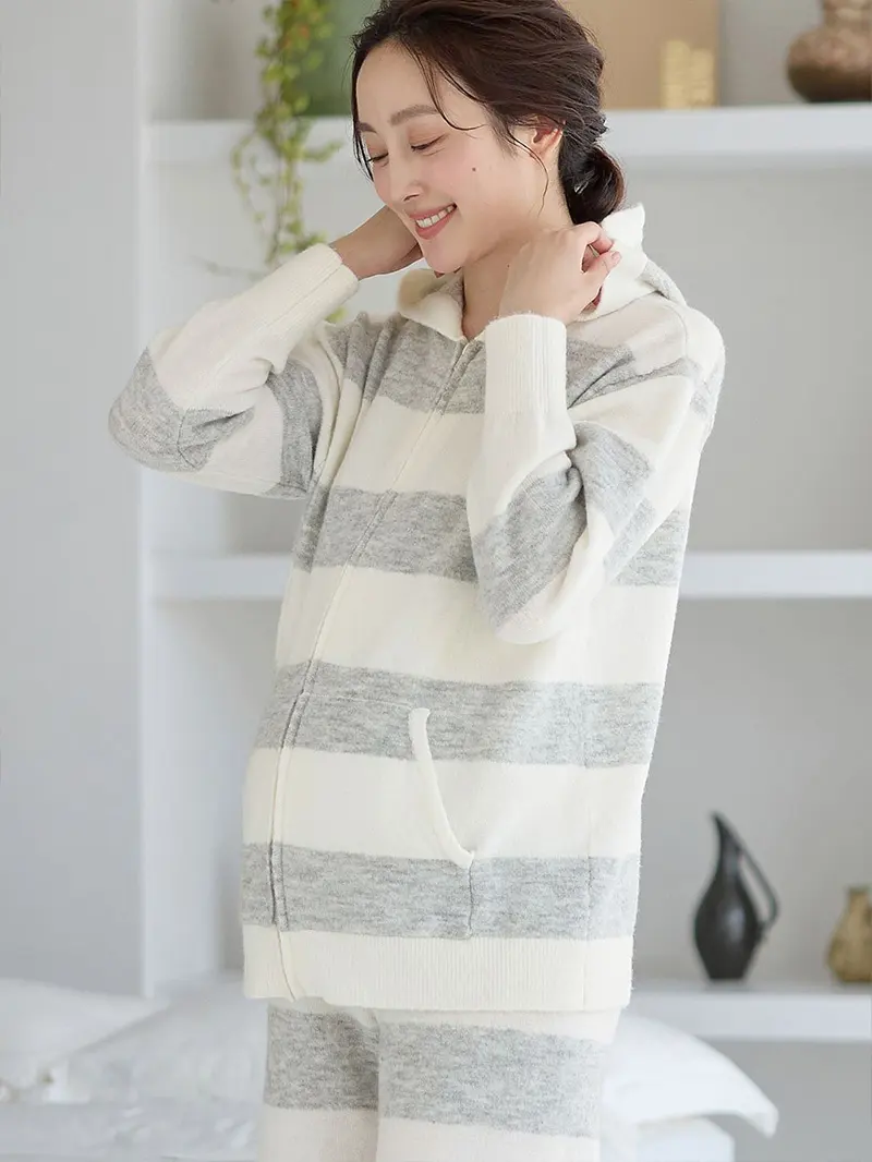 ニットパーカー